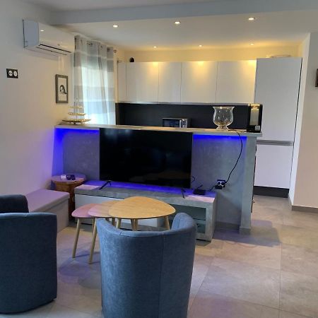 Grand Studio Tres Agreable Avec Bar, Cuisine Et Terrasse กาญเนอ-ซูร์-แมร์ ภายนอก รูปภาพ