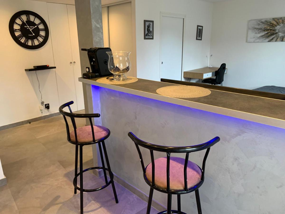 Grand Studio Tres Agreable Avec Bar, Cuisine Et Terrasse กาญเนอ-ซูร์-แมร์ ภายนอก รูปภาพ
