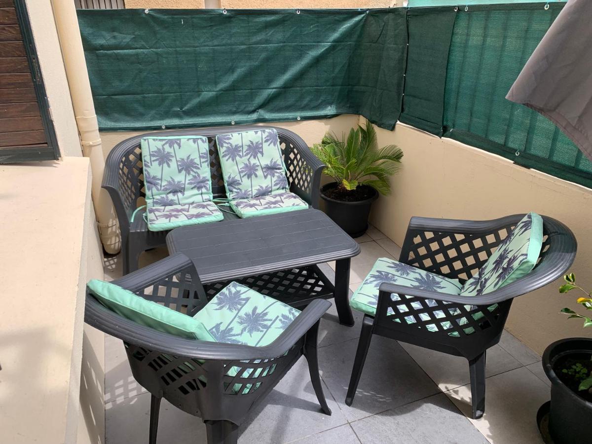 Grand Studio Tres Agreable Avec Bar, Cuisine Et Terrasse กาญเนอ-ซูร์-แมร์ ภายนอก รูปภาพ