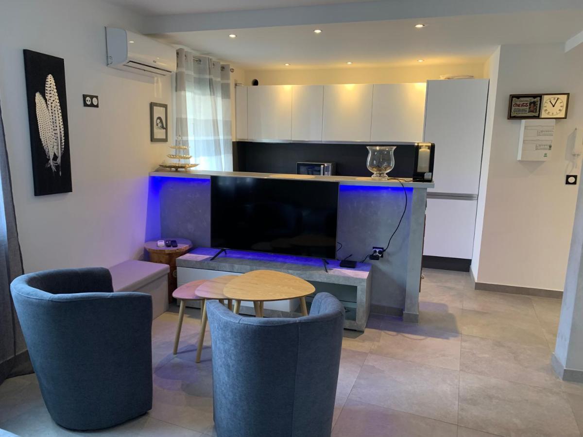 Grand Studio Tres Agreable Avec Bar, Cuisine Et Terrasse กาญเนอ-ซูร์-แมร์ ภายนอก รูปภาพ