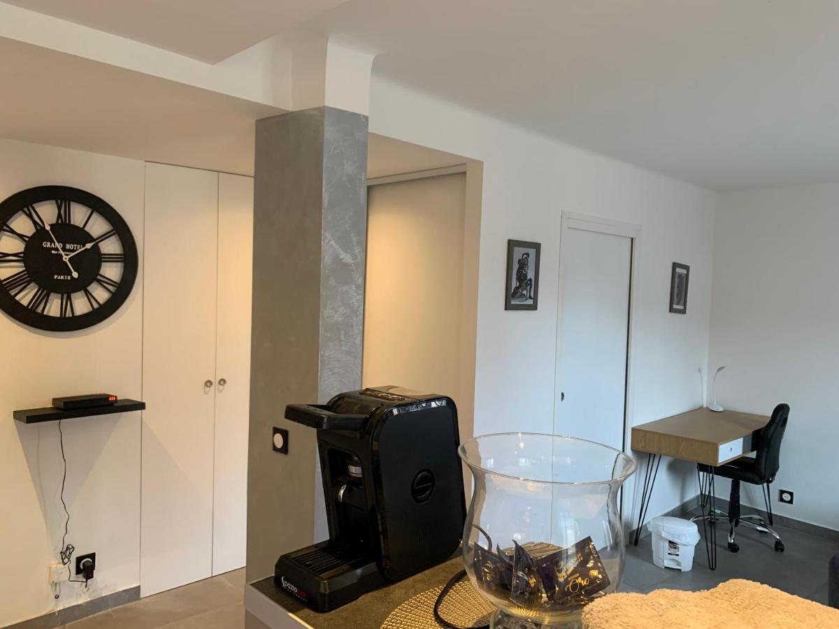 Grand Studio Tres Agreable Avec Bar, Cuisine Et Terrasse กาญเนอ-ซูร์-แมร์ ภายนอก รูปภาพ